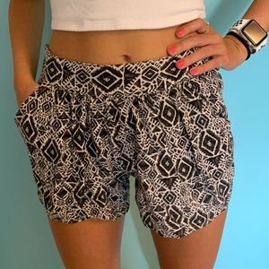 Printed flowy shorts